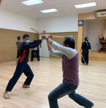 映画撮影さながらの殺陣に挑戦! 和の学校@東漸寺で「殺陣教室」開催 「殺陣教室」の様子。Photo by 和の学校@東漸寺