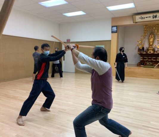 映画撮影さながらの殺陣に挑戦! 和の学校@東漸寺で「殺陣教室」開催 「殺陣教室」の様子。Photo by 和の学校@東漸寺