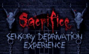 人気アトラクションの迷路「Sacrifice Sensory Deprivation Experience」は目隠しをして進まなければならない。Photo courtesy of Vancouver Horror Nights