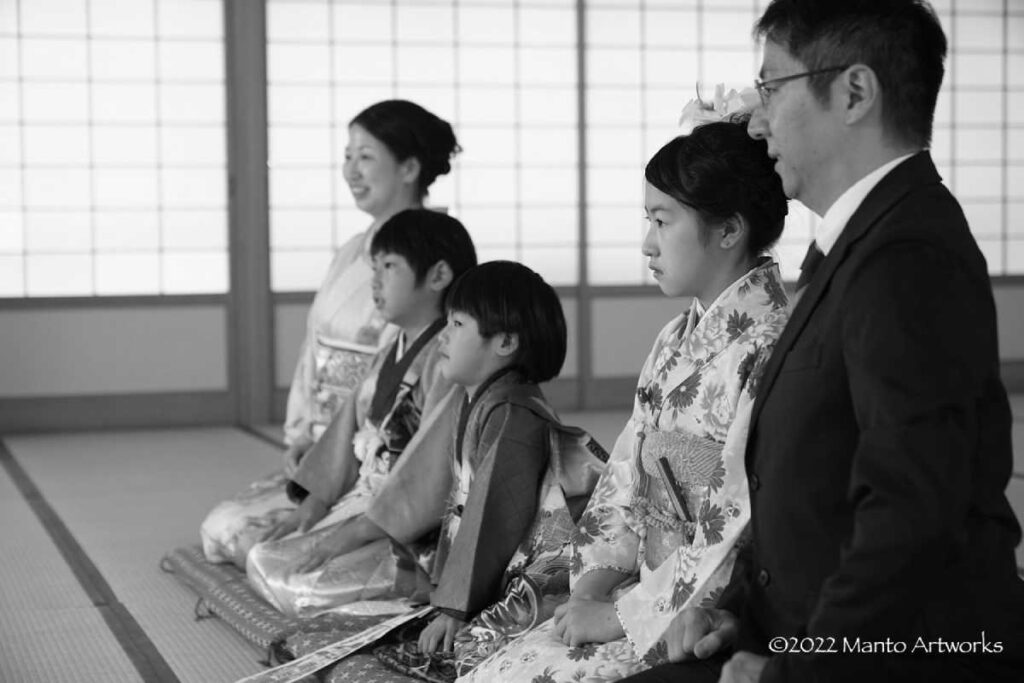 「祝七五三　東漸寺本堂にて」Photo by ©Manto Art Works