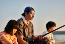 西日本豪雨による土砂災害をテーマにした「とべない風船」、バンクーバーでワールドプレミア上映 映画「とべない風船」より。漁師の憲二(東出昌大)中央。Photo by ©buzzCrow Inc.