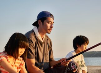 西日本豪雨による土砂災害をテーマにした「とべない風船」、バンクーバーでワールドプレミア上映 映画「とべない風船」より。漁師の憲二(東出昌大)中央。Photo by ©buzzCrow Inc.