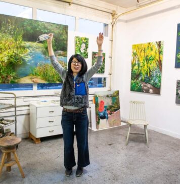 バンクーバーのアートな4日間 “Eastside Culture Crawl” まもなく開催 Ms. Eri Ishii. Photo by Wendy D, provided by The Eastside Art Society