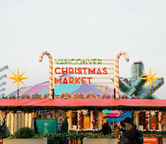 クリスマスシーズン到来! バンクーバー・クリスマスマーケット12日に開幕!! バンクーバー・クリスマスマーケットの入り口。Photo credit Vancouver Christmas Market/Lindsay Elliot
