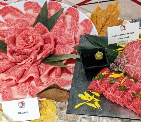 日本の和牛をカナダに!日本畜産物輸出促進協議会セミナー 会場に展示されていた和牛。2022年11月8日、バンクーバー市内ホテルで。Photo by Naomi Mishima