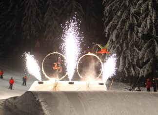 この冬もやっぱりウィスラー!年末年始もイベント満載!!(後編) ファイアー&アイスショー。2016年12月撮影。Photo by ©Hideo Noguchi