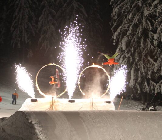 この冬もやっぱりウィスラー!年末年始もイベント満載!!(後編) ファイアー&アイスショー。2016年12月撮影。Photo by ©Hideo Noguchi