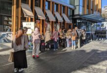 岩手県フェアABURI Marketで開催、最終日には長蛇の列も ABURI Marketで開催された岩手県フェア最終日に長蛇の列が。2022年12月14日、ウエストバンクーバー市。Photo by Naomi Mishima