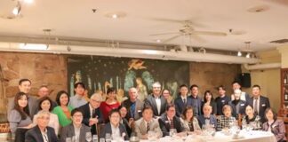 2022年日本カナダ商工会議所クリスマス・ランチと第2回小松和子アワード授与式の開催 総勢32名が集まり楽しく歓談した昼の時。来年の抱負も語りながら交流の時間を過ごしました。写真提供:日本カナダ商工会議所