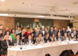 2022年日本カナダ商工会議所クリスマス・ランチと第2回小松和子アワード授与式の開催 総勢32名が集まり楽しく歓談した昼の時。来年の抱負も語りながら交流の時間を過ごしました。写真提供:日本カナダ商工会議所