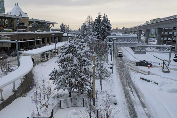 前日からの大雪に見舞われたバンクーバー国際空港。2022年12月20日、Photo by Japan Canada Today