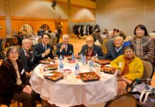 桜楓会、総会および新年会3年ぶりの対面開催に笑顔が弾ける みんなでにこやかに乾杯!2023年1月12日、日系文化センター・博物館。Photo by ©Koichi Saito