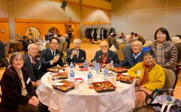 桜楓会、総会および新年会3年ぶりの対面開催に笑顔が弾ける みんなでにこやかに乾杯!2023年1月12日、日系文化センター・博物館。Photo by ©Koichi Saito