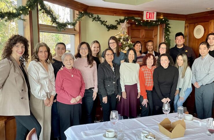 日本とBC州で歯科医師の免許を持つ楠瀬智子さんに聞く Dr. Okamura Dental Office。2022年12月。Photo provided by Dr. Tomoko Kusunose