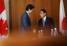 岸田首相、カナダでトルドー首相と会談へ Prime Minister Justin Trudeau with Japanese Prime Minister Fumio Kishida at the G7 summit in Germany. June 26, 2022; Elmau, Germany; Photo by Adam Scotti (PMO)