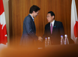 岸田首相、カナダでトルドー首相と会談へ Prime Minister Justin Trudeau with Japanese Prime Minister Fumio Kishida at the G7 summit in Germany. June 26, 2022; Elmau, Germany; Photo by Adam Scotti (PMO)
