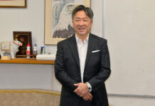 「建築などに携わりたい人たちの力に」建友会新年会開催 あいさつをする建友会・松原会長。2023年1月25日、バンクーバー市。Photo by Koichi Saito