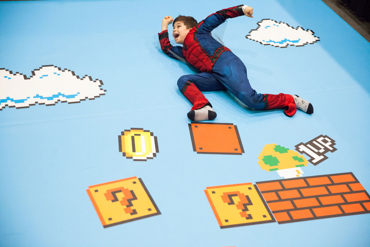 スパイダーマンのコスプレでスーパーマリオに?! Photo by FAN Expo HQ