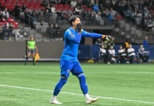 GK高丘、ホワイトキャップスで今季初勝利、CONCACAF Champions League 前半1-0の緊張が続く中、チームに支持を出すGK高丘。2023年3月8日、BCプレース。Photo by Koichi Saito/Japan Canada Today