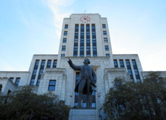 無差別暴行犯釈放にバンクーバー市長が「具体的な行動」要請 バンクーバー市役所。Photo by Japan Canada Today