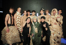 ファッションでなにを伝える?21歳の日本人デザイナーに注目!「バンクーバーファッションウィーク2023 秋冬コレクション」 「TUZUMI FUTAMATA」のデザイナーふたまたつづみさん(前列中央)。2023年4月13日、David Lam Hall, Chinese Cultural Centre of Greater Vancouver。写真提供: Vancouver Fashion Week