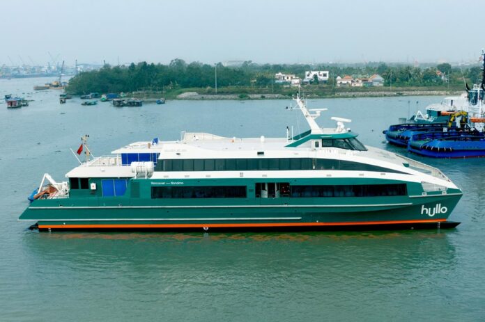 バンクーバーとナナイモをつなぐフェリー「Hullo」。Photo provided by the Vancouver Island Ferry Company (VIFC)