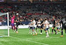 GK高丘、終盤の好セーブでホワイトキャップス3勝目を引き寄せる 空中戦を制して死守するGK高丘。バンクーバー・ホワイトキャップスFC対ミネソタ・ユナイテッドFC。2023年5月6日、BCプレース。Photo by Saito Koichi/Japan Canada Today