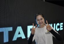 Stars on Iceバンクーバー公演開催、プロフィギュアスケーター宮原知子さんインタビュー インタビュー後に写真撮影に応じてお茶目な一面を見せる宮原知子さん。2023年5月18日、バンクーバー市Rogers Arena。Photo by Michiru Miyai