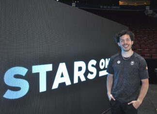 「7月に日本のファンの前で滑れることを楽しみに」Stars on Iceバンクーバー出演キーガン・メッシングさんインタビュー スターズオンアイス・バンクーバー2023に参加前のキーガン・メッシングさん。今回特別に対面でのインタビューに応じてくれた。2023年5月18日、バンクーバー市Rogers Arena。Photo by Michiru Miyai