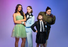 スタンレーパークの屋外シアター、今年はThe PromとRoald Dahl’s Matilda The Musicalを上演 左から、ザ・プロム(The Prom)のBrianna Clarkさん、Anna Pontinさん、マチルダ・ザ・ミュージカル(Roald Dahl’s Matilda The Musical)のSiggi Kaldestadさん、Jyla Robinson さん。Photo by Emily Cooper Photography