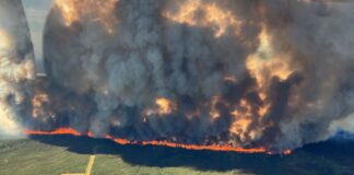 BC州山火事、すでに過去最大面積を焼失 Wildfire in Donnie Creek, BC on May 28, 2023. Photo from BC Wildfire Service Twitter