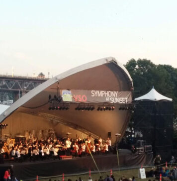 バンクーバー交響楽団 “Symphony at Sunset”今年も開催 バンクーバー交響楽団 “Symphony at Sunset”。2019年7月7日、バンクーバー市Sunset Beach Park。Photo by Japan Canada Today