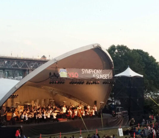 バンクーバー交響楽団 “Symphony at Sunset”今年も開催 バンクーバー交響楽団 “Symphony at Sunset”。2019年7月7日、バンクーバー市Sunset Beach Park。Photo by Japan Canada Today