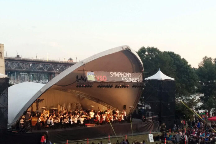 バンクーバー交響楽団 “Symphony at Sunset”。2019年7月7日、バンクーバー市Sunset Beach Park。Photo by Japan Canada Today