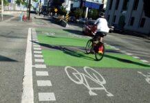 BC州で歩行者や自転車追い越し時の側方距離が定められる バンクーバー市の自転車レーン。(File photo)Photo by Japan Canada Today