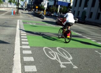 バンクーバーダウンタウンに夏期限定の無料駐輪場がオープン バンクーバー市の自転車レーン。(File photo)Photo by Japan Canada Today