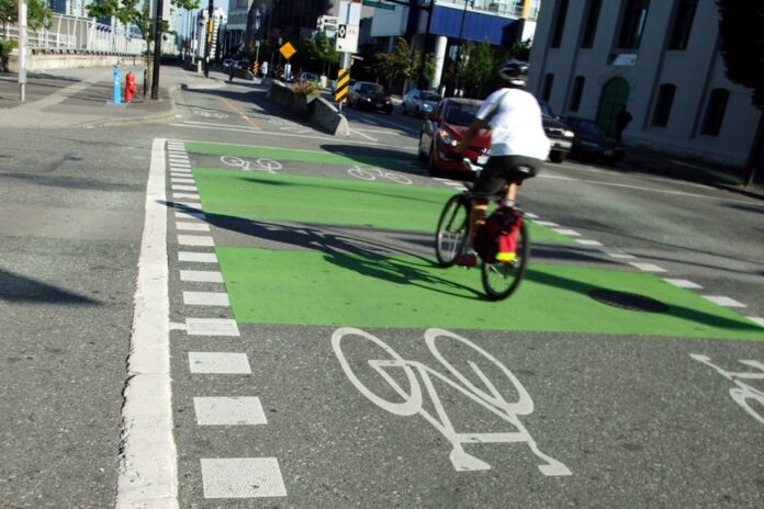 バンクーバー市の自転車レーン。（File photo）Photo by Japan Canada Today