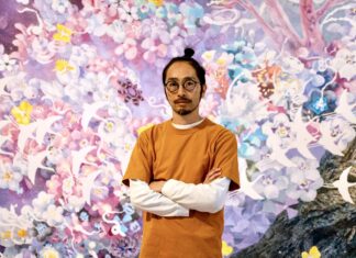 池田学 北米初大規模個展 “Flowers from the Wreckage” 前編「ウィスラーマウンテンから新たな海へ」 池田学さん。オデイン美術館/ウィスラー。Photo by Leo FK/Japan Canada Today