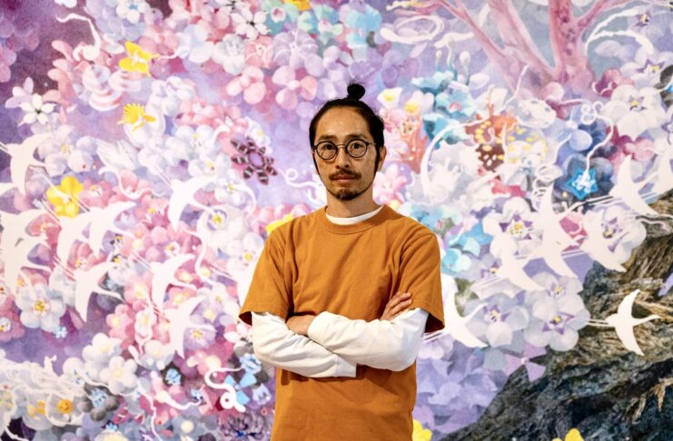 池田学 北米初大規模個展 “Flowers from the Wreckage” 前編「ウィスラーマウンテンから新たな海へ」 池田学さん。オデイン美術館/ウィスラー。Photo by Leo FK/Japan Canada Today