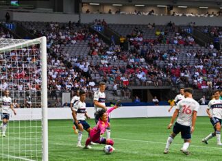 GK高丘「勝ちたかった…」、メキシコ・レオンとPK19回 リーグスカップ GK高丘、ボールに飛びつくも...。Leagues Cup 2023、Vancouver Whitecaps FC 対Club Leon。2023年7月21日、BCプレース。Photo by Koichi Saito/Japan Canada Today