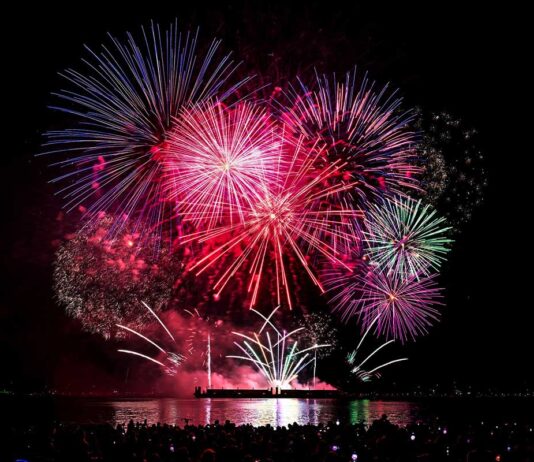2024 夏のイベント特集(7月後半から9月初めまで) Australia in Honda Celebration of Light 2023; July 22, 2023, English Bay, Vancouver. Photo by Koichi Saito