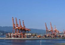 バンクーバーとモントリオールの港湾施設封鎖に政府介入も組合は反発 バンクーバー市ウォーターフロントにあるカナダ最大の貨物港バンクーバー港。Photo by Japan Canada Today