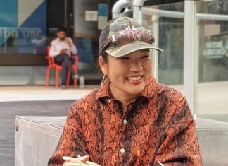 「ダブルダッチをオリンピック種目に」若菜里咲さんの挑戦(前編) ダブルダッチプレーヤー若菜里咲さん。2023年7月23日、バンクーバー市ロブソンスクエア。Photo by Japan Canada Today