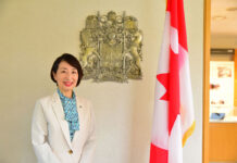 「カナダと日本は力強いパートナー」 在広島カナダ名誉領事 石田優子氏インタビュー(後編) 在広島カナダ名誉領事に就任した広島経済大学・石田優子学長。広島経済大学内にある在広島名誉領事館で。写真提供:広島経済大学