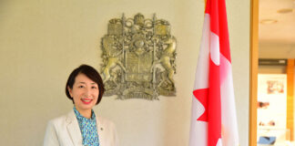 「カナダと日本は力強いパートナー」 在広島カナダ名誉領事 石田優子氏インタビュー(後編) 在広島カナダ名誉領事に就任した広島経済大学・石田優子学長。広島経済大学内にある在広島名誉領事館で。写真提供:広島経済大学