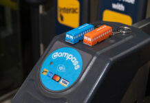 トランスリンク、トロリーバス運行75周年記念のキーホルダー型コンパスカード販売へ ミニトロリー・コンパスキーホルダー。左が一般用、右がコンセッション用。Photo provided by Translink