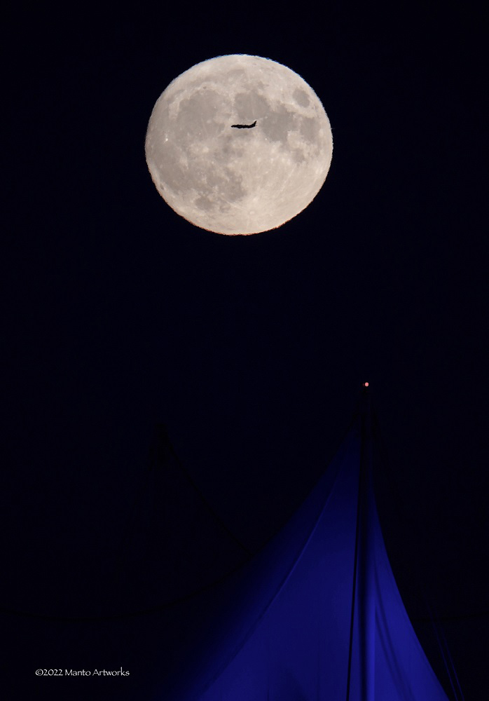 「Super Moon and Airplane」 Manto Artworks