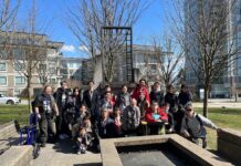 カナダから日本を応援:『太平洋を跨ぎBC州と日本を繋ぎながら、誰もが取り残されない学びの場作りを目指す』 At Woodlands Memorial Garden (写真:AK Jump Educational Consulting Inc.)