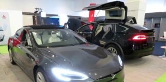 BC州で電気自動車の新しい充電器がお目見え、180キロ分を約10分でチャージ 2018年カナダプレースで開催された環境会議GLOBEに出展されていた電気自動車。2028年3月15日、バンクーバー市。Photo by Naomi Mishima