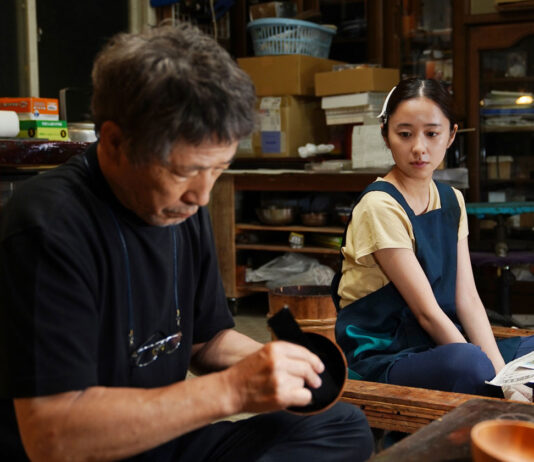VIFF2023日加トゥデイ・メディアパートナー作品「バカ塗りの娘」鶴岡監督来加決定! VIFF2023 上映作品「バカ塗りの娘」より。Courtesy of VIFF